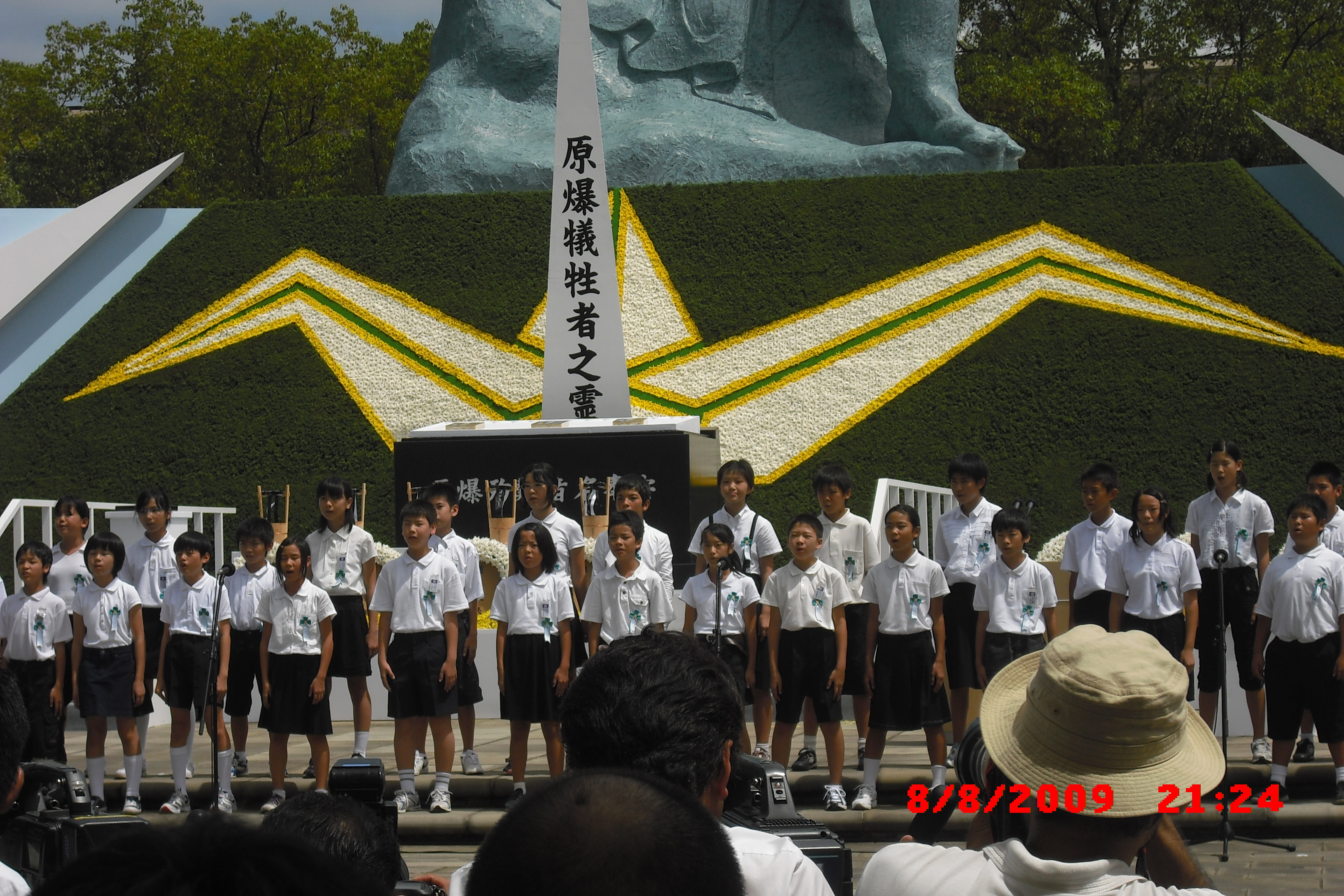 Children's Chorus at the Nagasaki commemoration